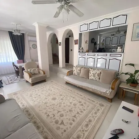 Cesme' Ayayorgiye 5 Dakika Uzaklikta Villa
